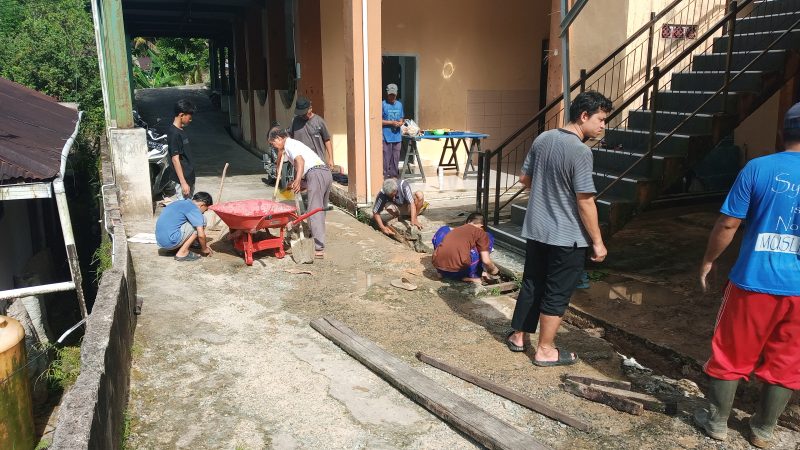Kerja Bakti Persiapan Qurban di Masjid Hujan As Salam Berlangsung Penuh Semangat dan Kebersamaan